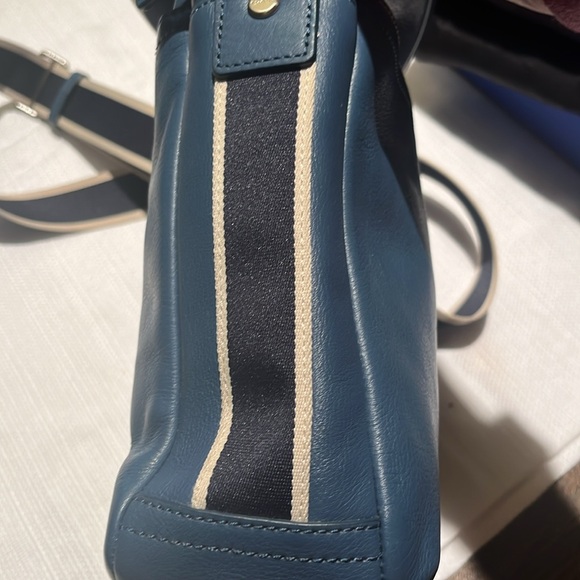 Cross body Coach bag in excellent condition. - Picture 6 of 9